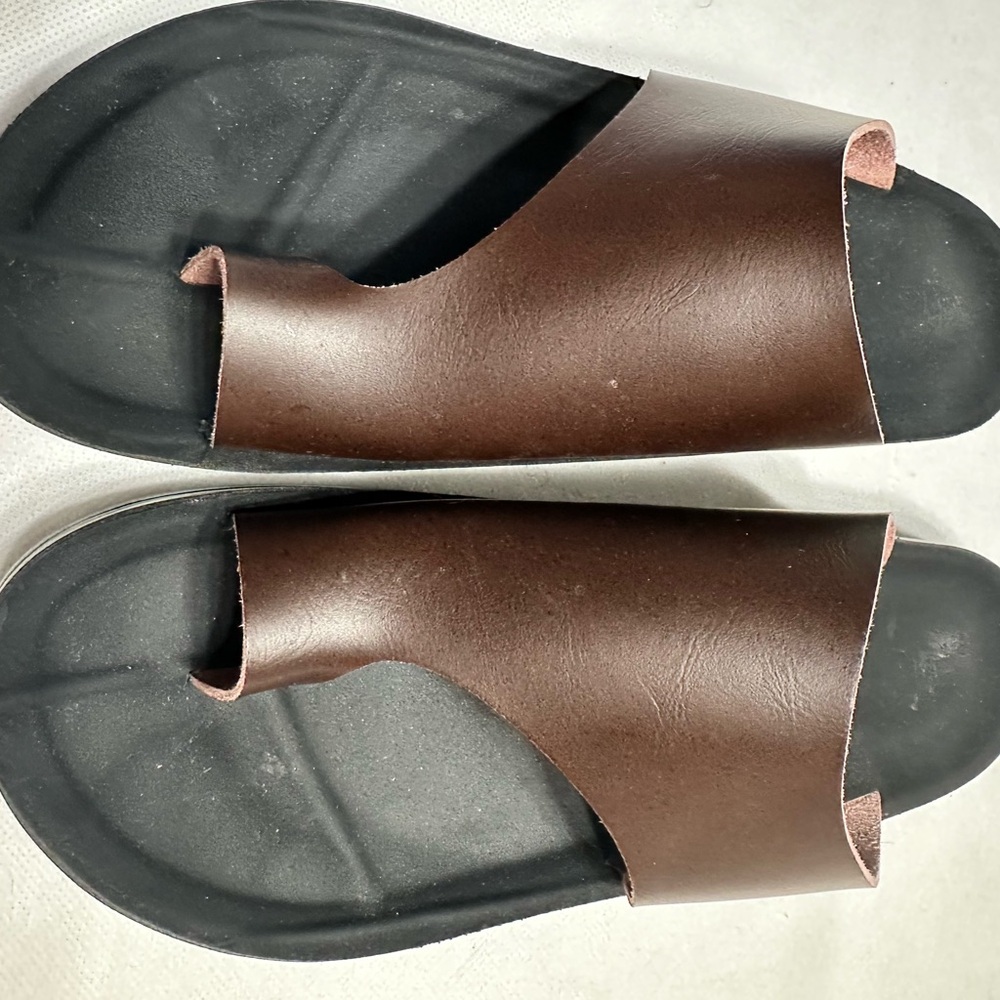 DARK Brown AEROTHOTIE Leather look Slide Sandals 38 heel 1” NWOT